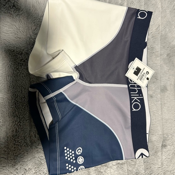 NWT Ethica sz M Subzero performance women’s staple - Picture 2 of 4